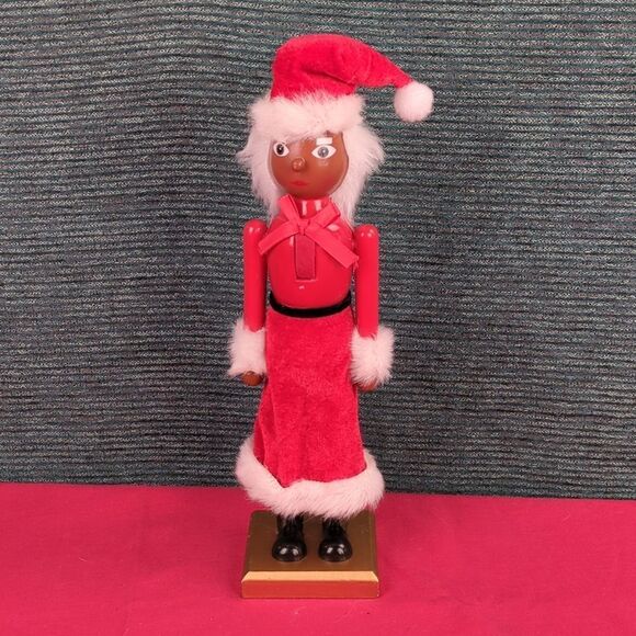 Mrs. Claus Nutcracker! - Picture 3 of 9
